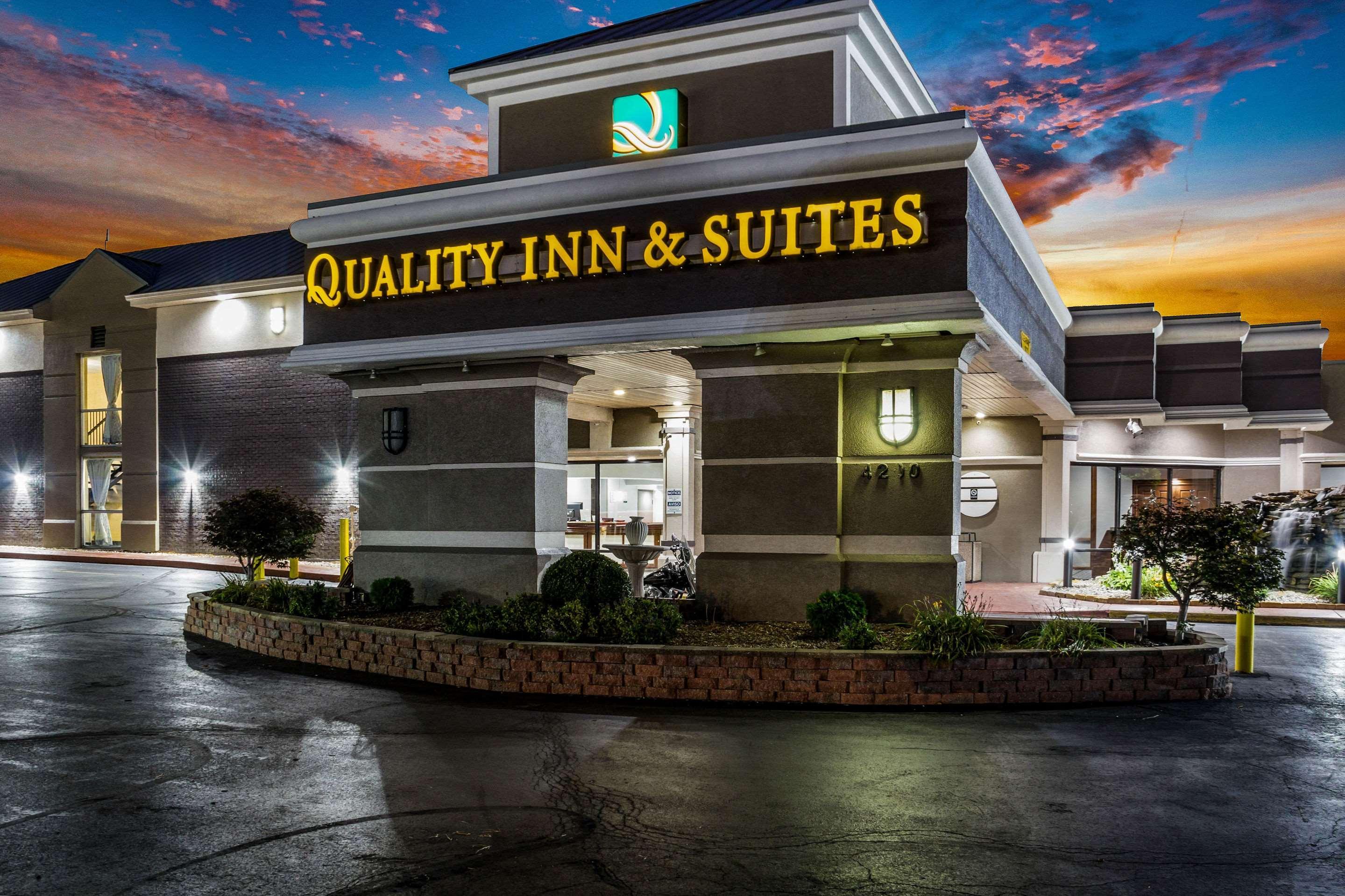 Quality Inn & Suites Kansas City - Independence I-70 East Esterno foto