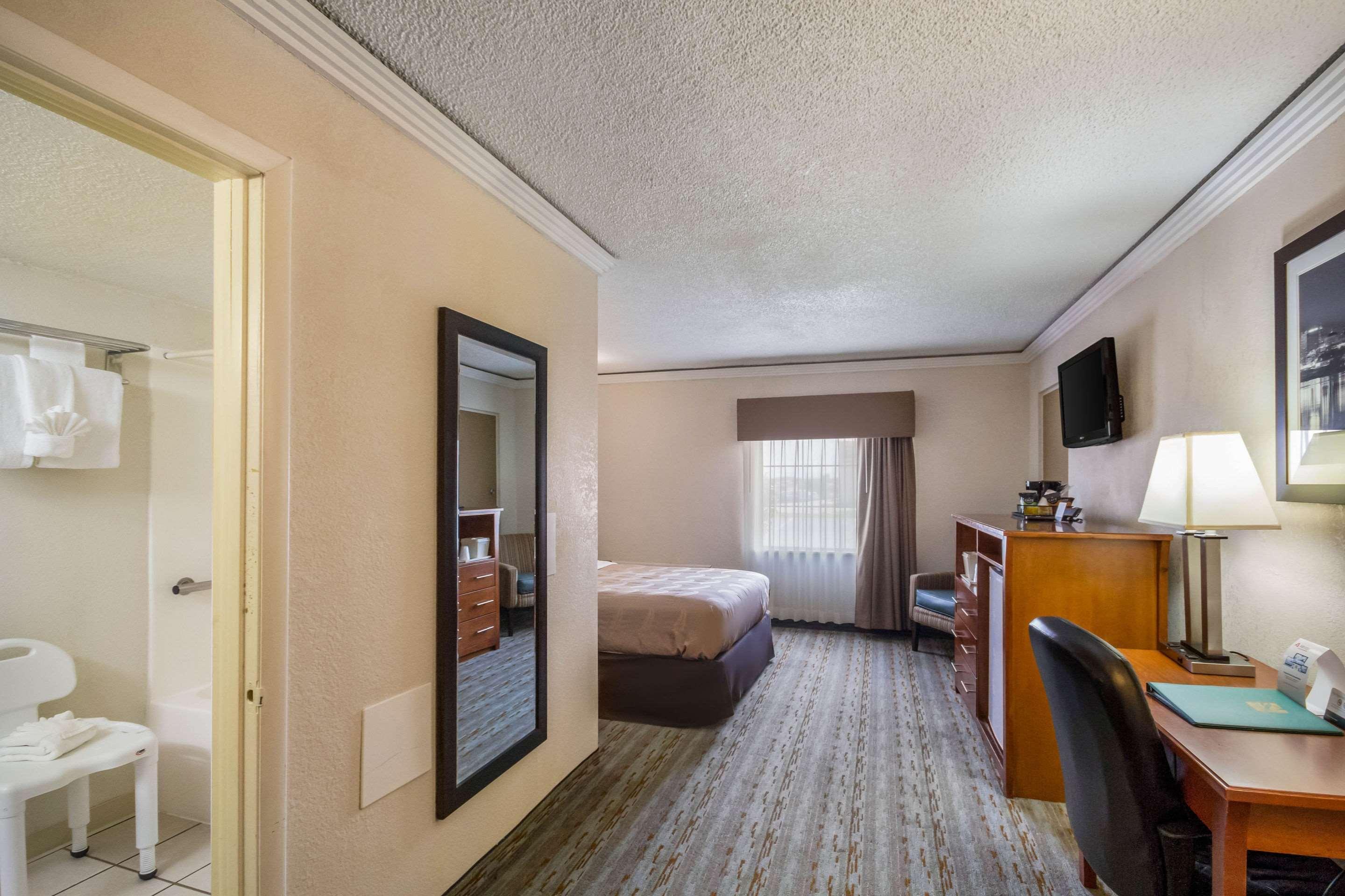 Quality Inn & Suites Kansas City - Independence I-70 East Esterno foto