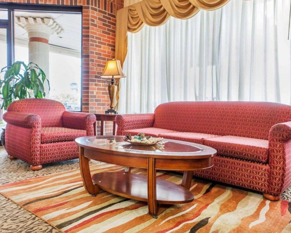 Quality Inn & Suites Kansas City - Independence I-70 East Esterno foto