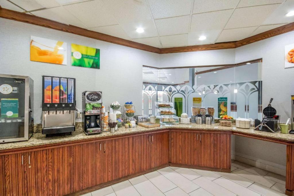 Quality Inn & Suites Kansas City - Independence I-70 East Esterno foto